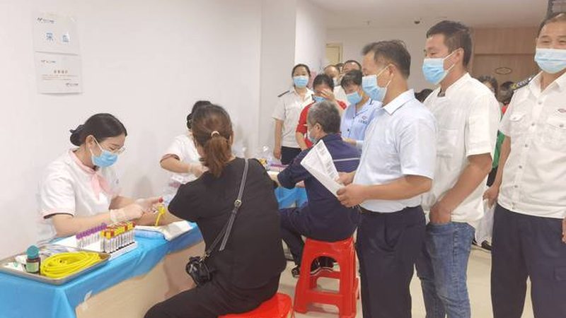在进行男性体检前，首先要做好充分的准备。以下是一些需要注意的事项：